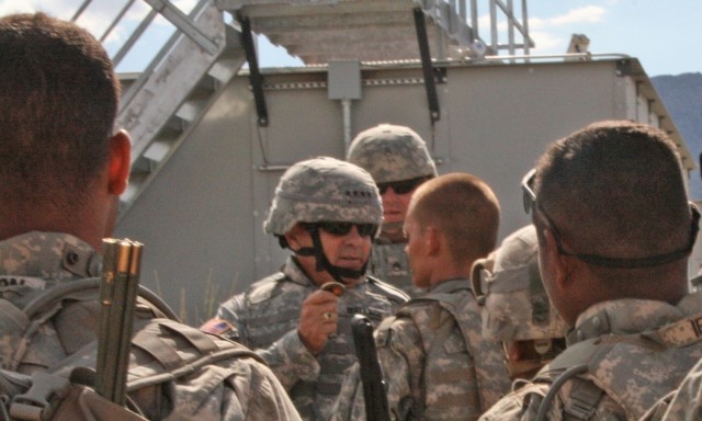 TRADOC Commander visits 2nd CAB, 5-1 AD