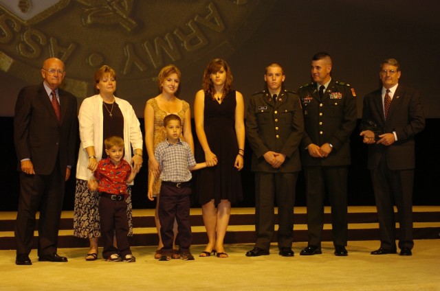AUSA Wraps up 8th Army Family wins Volunteer Family of the Year honors