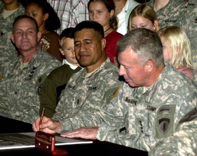Senior Leaders Renew Army Commitment to Families at Heidelberg Covenant Signing
