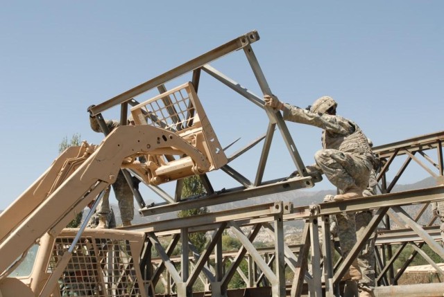 Bridging the Rowoian Tuy