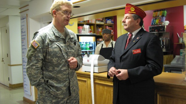 American Legion Commander Visits Walter Reed Cdr