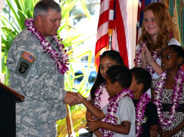 Gen. Cody signs Army Family Covenant at Schofield