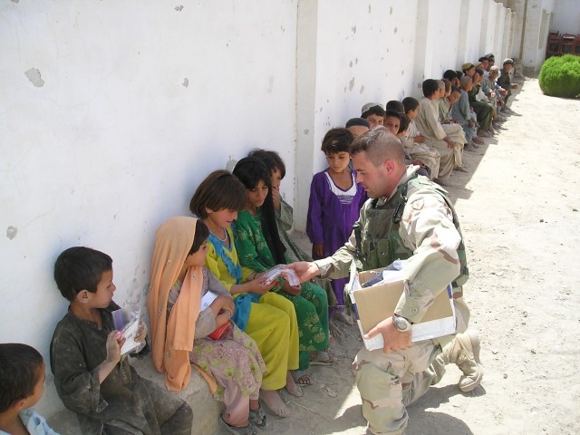 Army Major Goes &#039;Above and Beyond&#039; for Afghan Kids