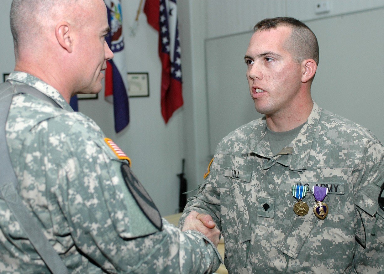 Crew chief receives Purple Heart | Article | The United States Army