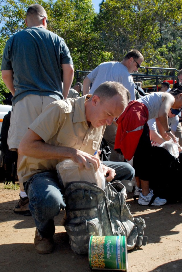 Soldiers, Airmen Bring Thanksgiving to Honduran Villagers