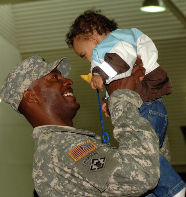 Hanau Welcomes U.S. Army Europe Bridging Company Home from Extended Deployment in Iraq