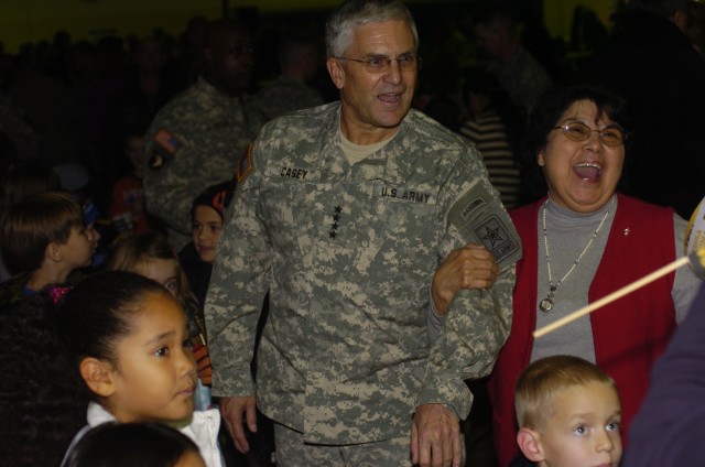 Gen. Casey Visits With Soldiers\&#039; Families