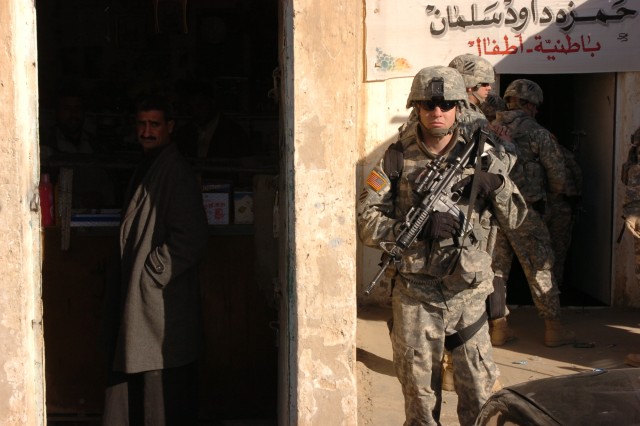 3ID CG visits troops, sheik at PB Warrior&#039;s Keep