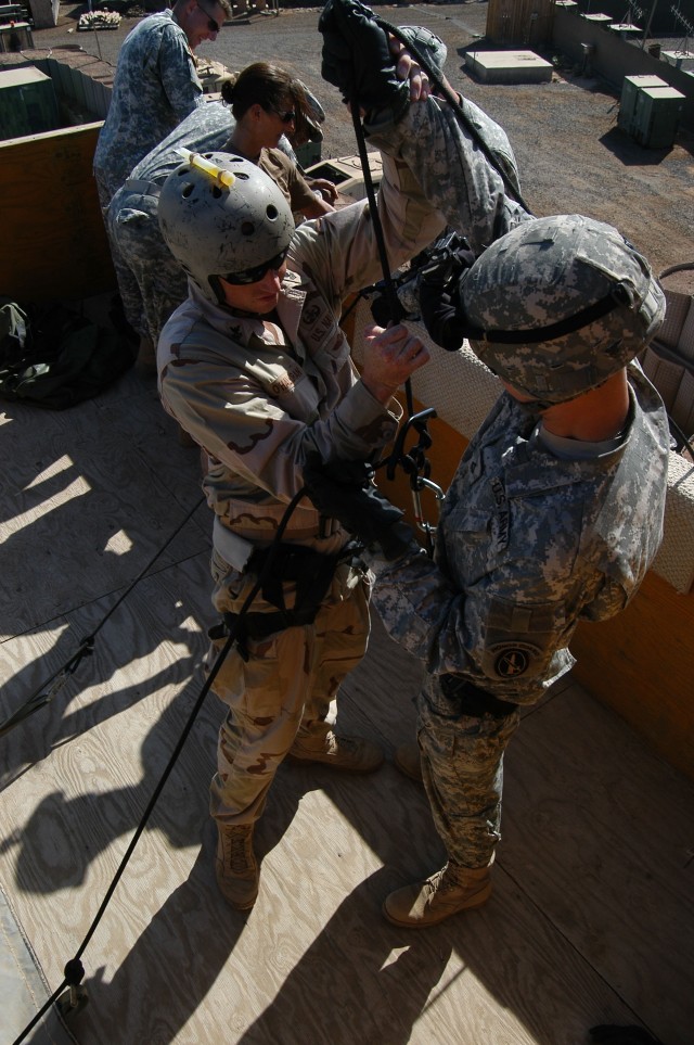 Soldiers Learn to Rappel to Enhance Capabilities