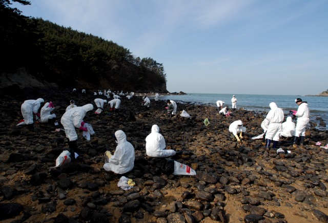 Soldiers, Airmen Help Clean up Korean Oil Spill