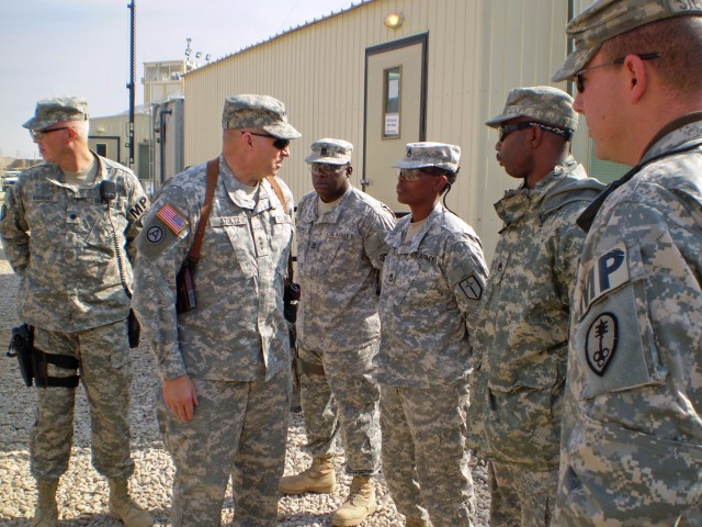 Army Reserve Chief at Camp Bucca
