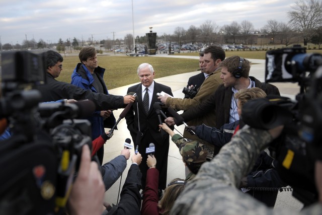 Secretary Gates with Reporters at Fort Campbell