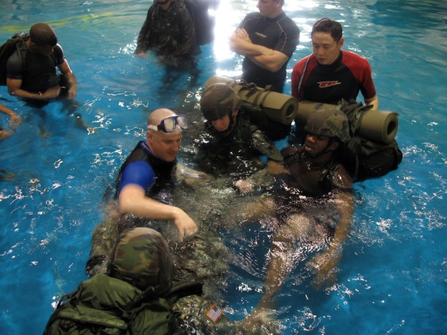 2ID Soldiers learn vital skills for water survival | Article | The ...