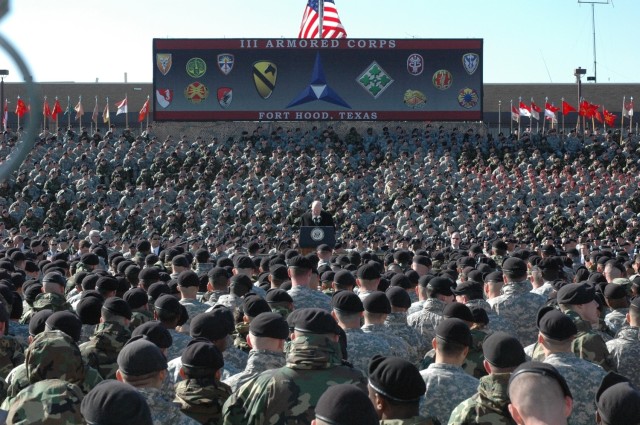 Vice President Talks to Sea of Soldiers