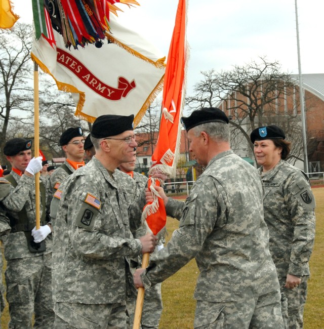 5th Signal Command welcomes new commander in Mannheim ceremony