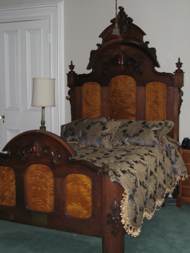 Quarters One - Lindbergh Bed