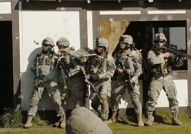 Artillery unit goes air assault