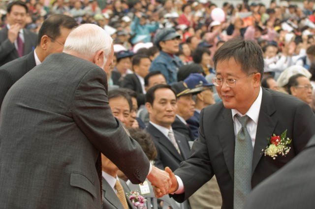 Garrison official attends local ground-breaking ceremony