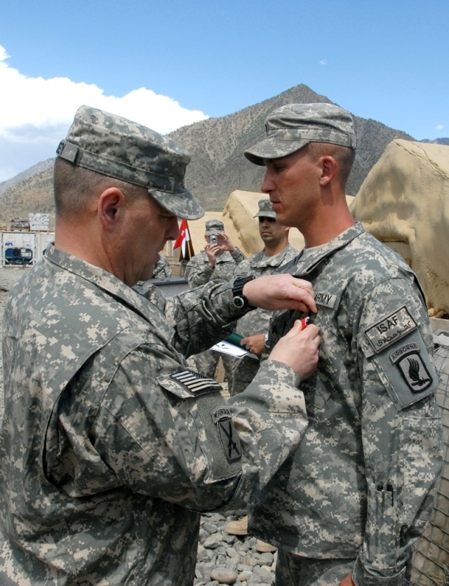 Sergeant gets Bronze Star for valor for actions during Afghanistan firefight