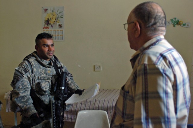 MND-B Troops Seek to Help Clinics in Baghdad