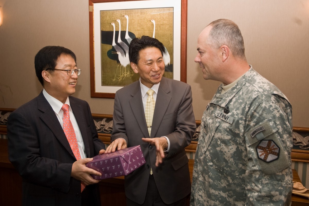 USAG-Yongsan, Immigration Officials Reaffirm Commitment To Providing ...