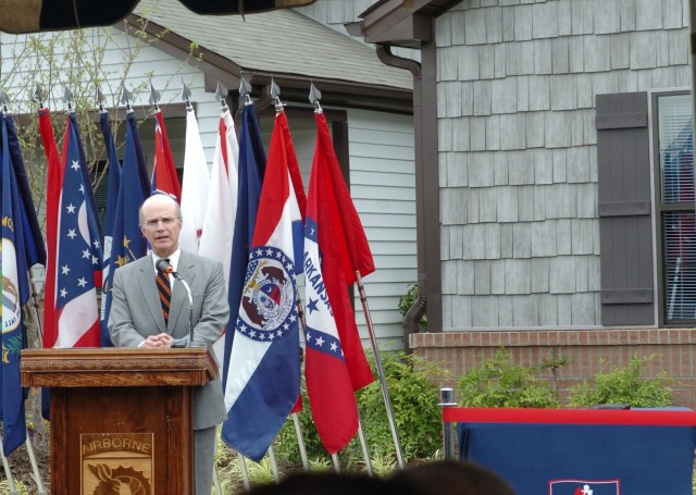 Secretary Geren at Apartment Ribbon-Cutting