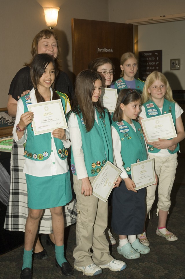 22 Yongsan Junior Girl Scouts earn awards for community service ...