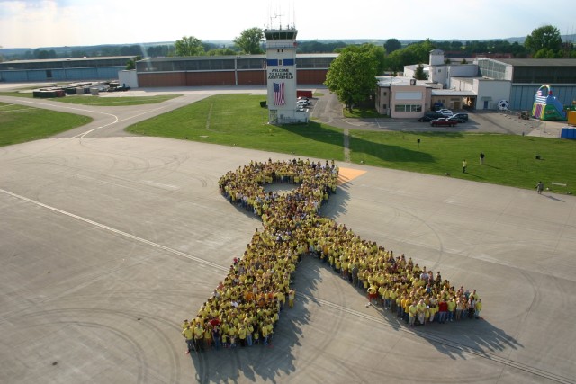 Ansbach sets record with largest yellow ribbon formation