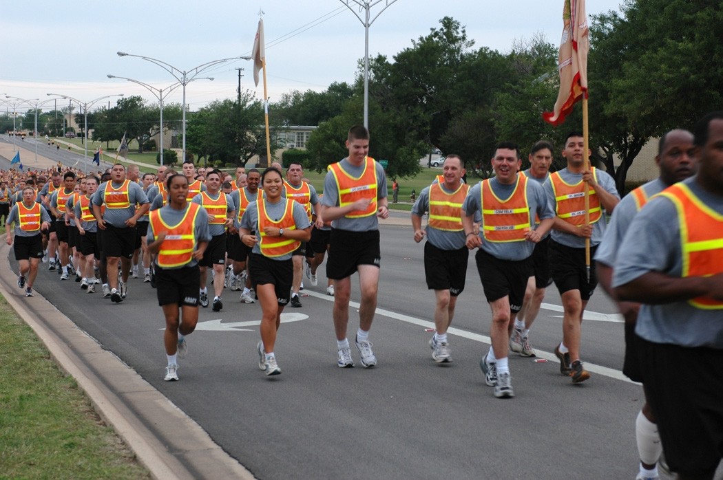 Warriors run with division commander | Article | The United States Army