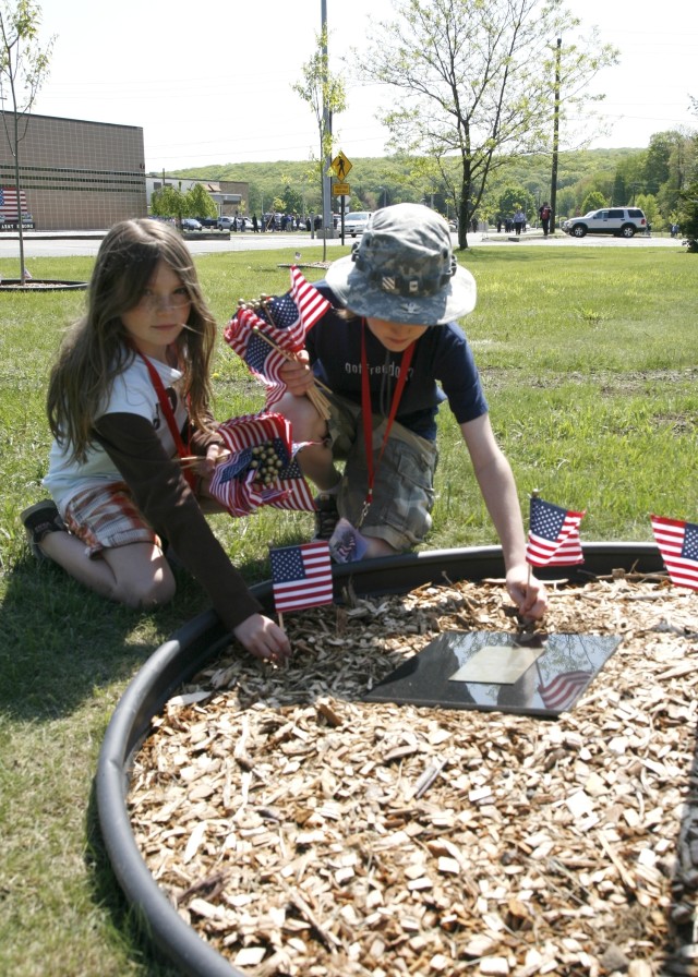 Picatinny Dedicates memorial