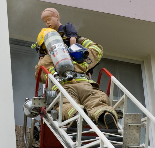 Yongsan, Seoul firefighters conduct joint rescue exercise