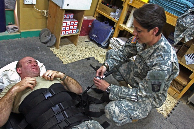 Physical Therapists Keep Soldiers on Their Feet