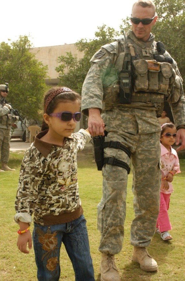 Iraqi Girl Travels to U.S. in Effort to Repair Vision