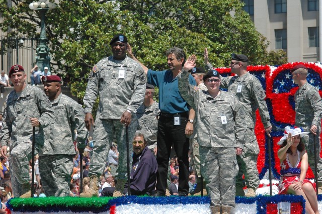 Bronze Star Recipients Lead Memorial Day Parade