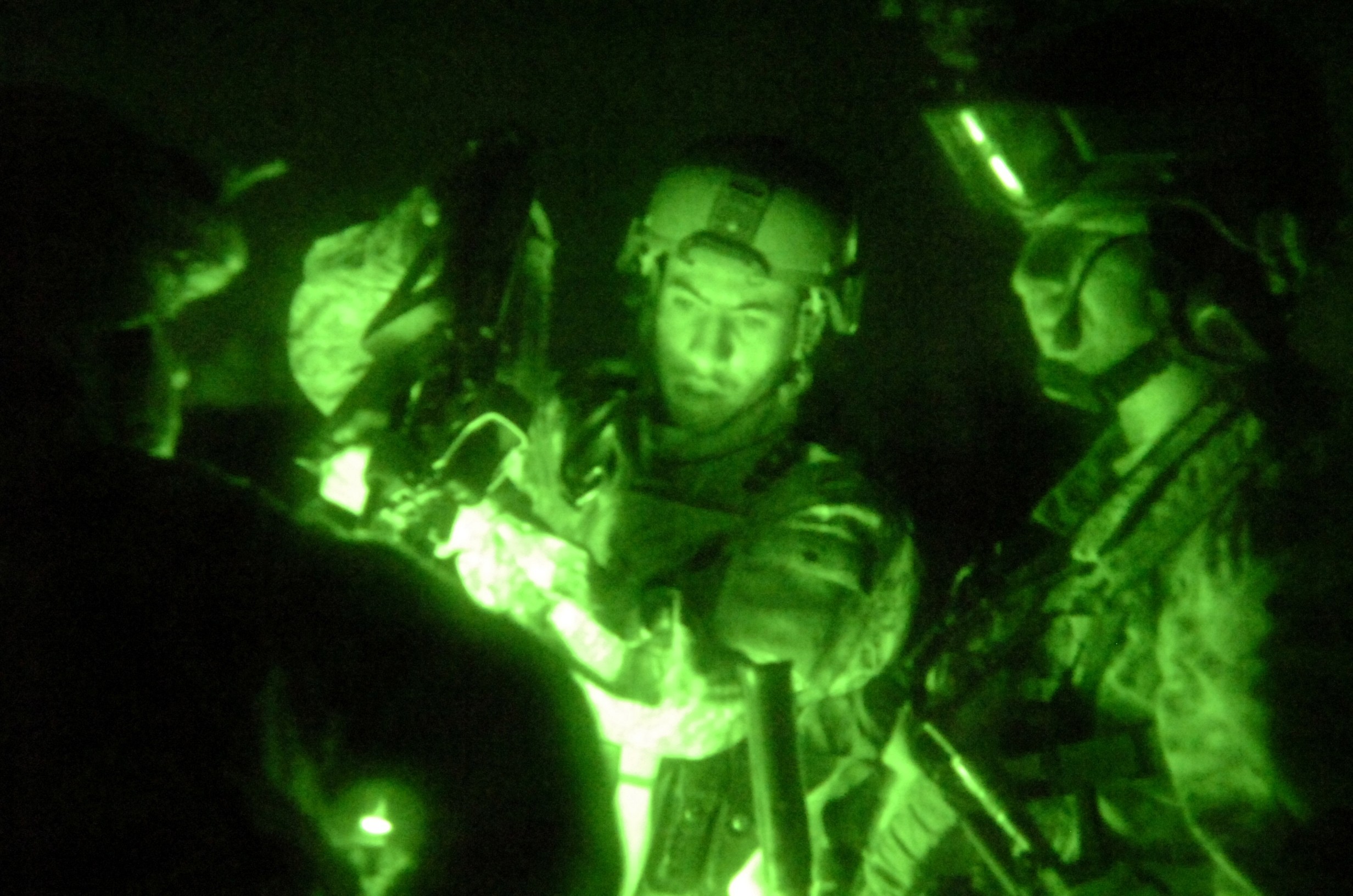 Where Eagles Dare: Chinook Crew Supports Nightime Raid | Article | The ...