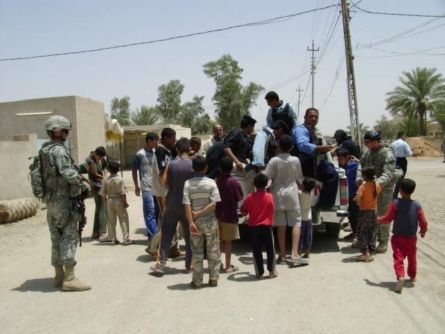 Soldiers, Police Provide Pens, Smiles to Iraqi Children