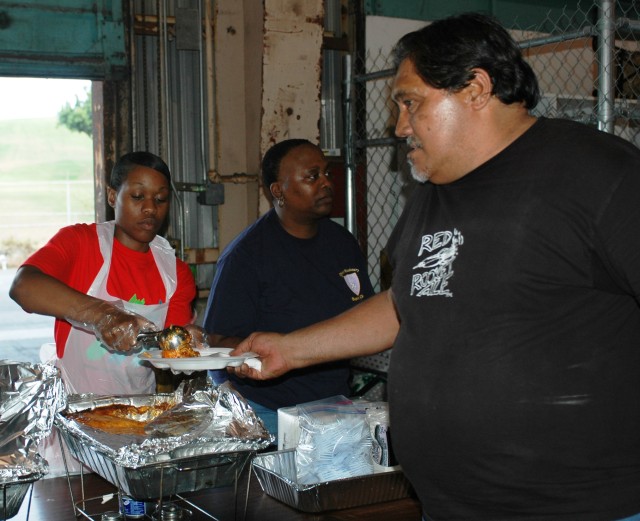 94th AAMDC Single Soldiers Lend Helping Hand