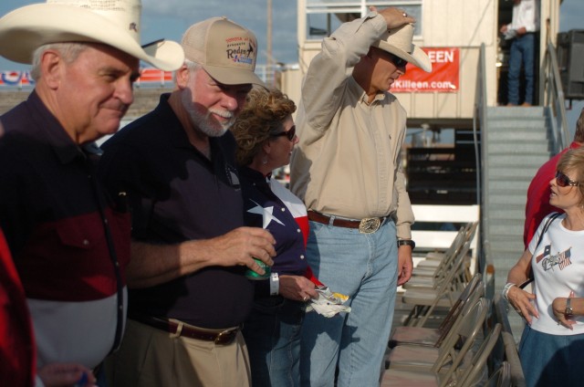 Secretary Ford visits Fort Hood