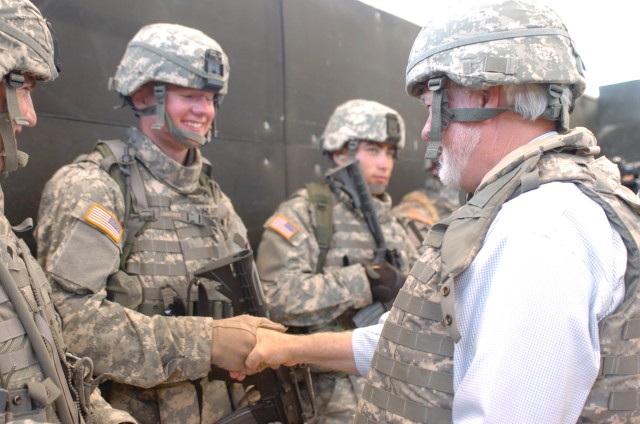Secretary Ford visits Fort Hood