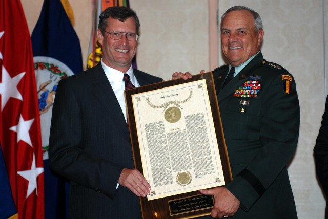 TRADOC Commander receives MacArthur award