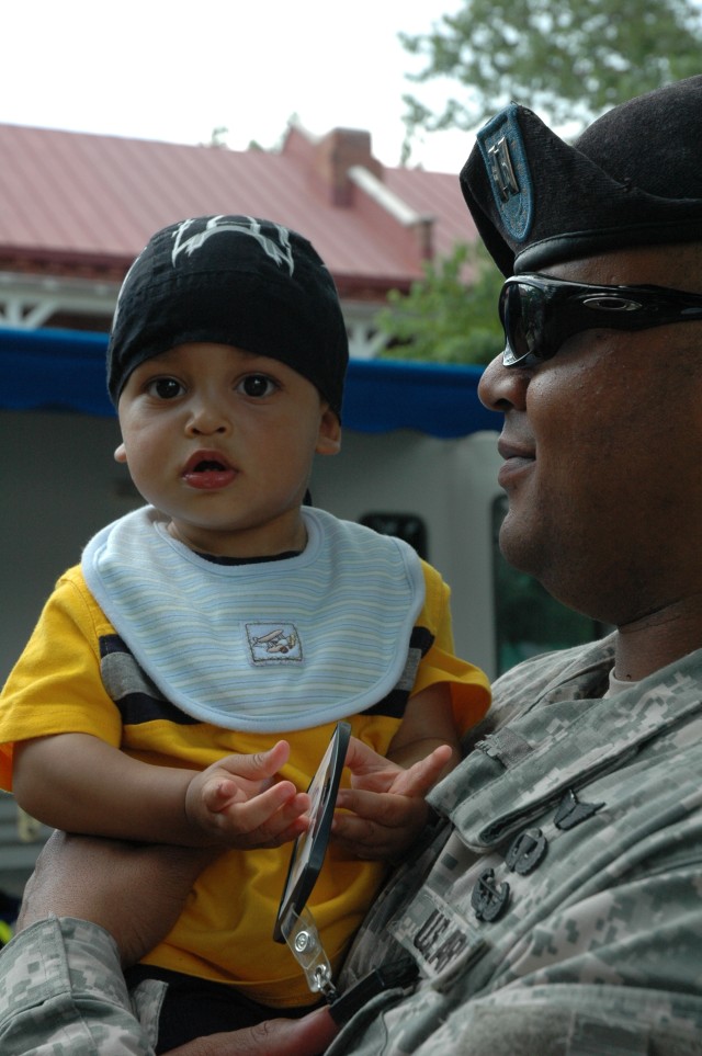 Families celebrate Army Birthday at Fort McPherson festival