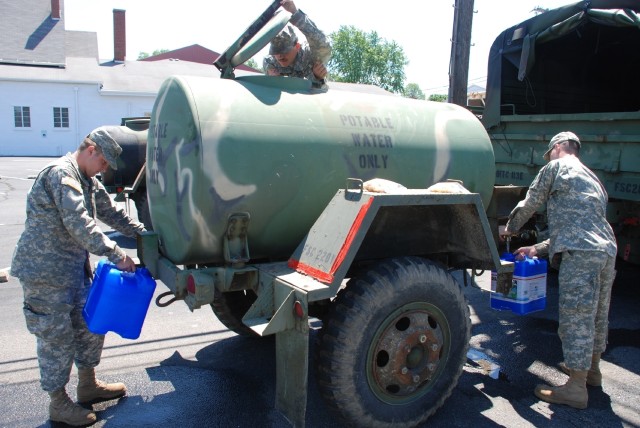 Guard Soldiers Bring Water to Hope