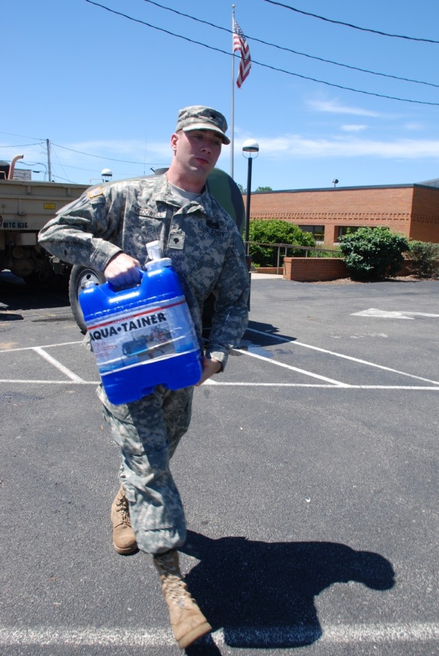 Guard Soldiers Bring Water to Hope