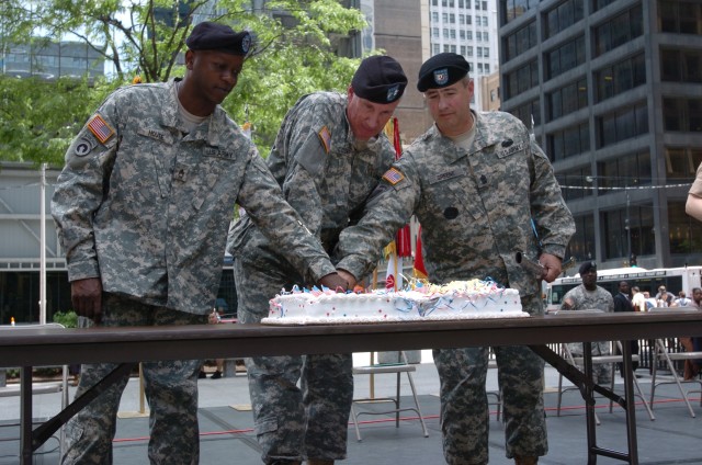 Maj. Gen. Peter S. Cooke and Soldiers cut the cake during Chicago&#039;s Army Birthday celebration
