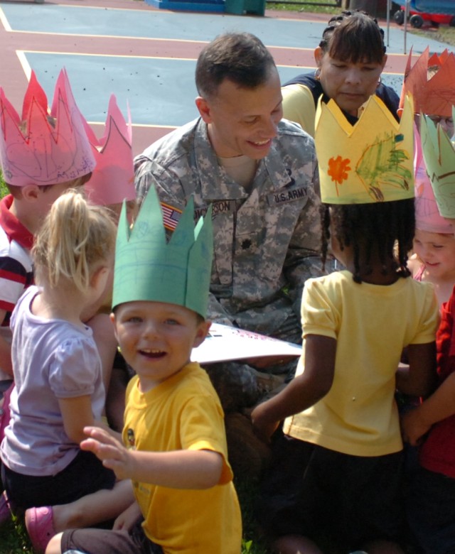 Carlisle Barracks Garrison Commander reads to post youth