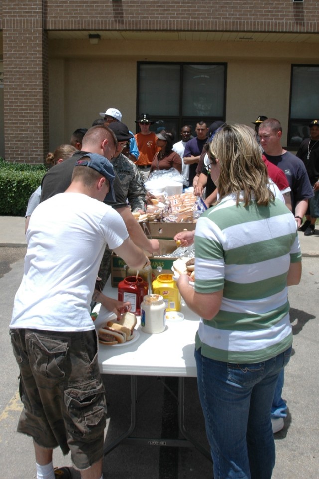 Soldiers from the 615th Aviation Support "Cold Steel" Battalion, 1st Air Cavalry Brigade, 1st Cavalry Division, and their sister unit, the 404th Brigade Support "Providers" Battalion, 4th Combat Aviation Brigade, 4th Infantry Division, grab food...