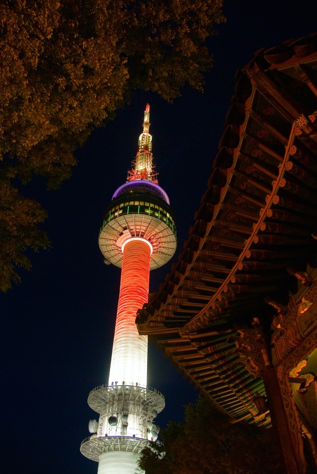 Seoul Tower at night