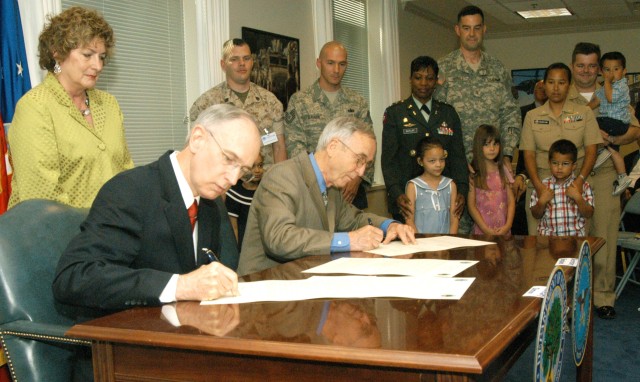 DoD, DoE sign education agreement