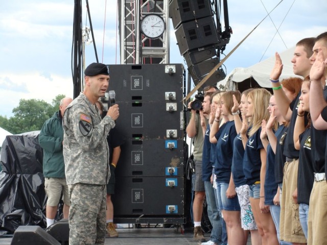 BG Jeffery E. Phillips administers oath of enlistment to future service members