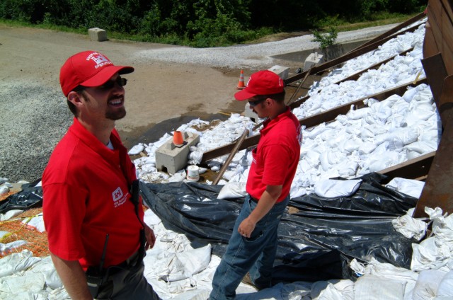 Flood-Threatened Towns Connect with Corps